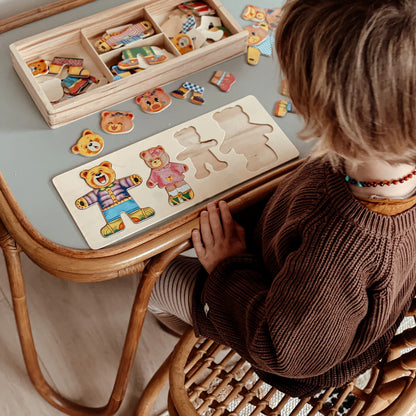 Träpussel med utklädningsbjörn – pussellåda med förvaringsbox (pedagogisk leksak)