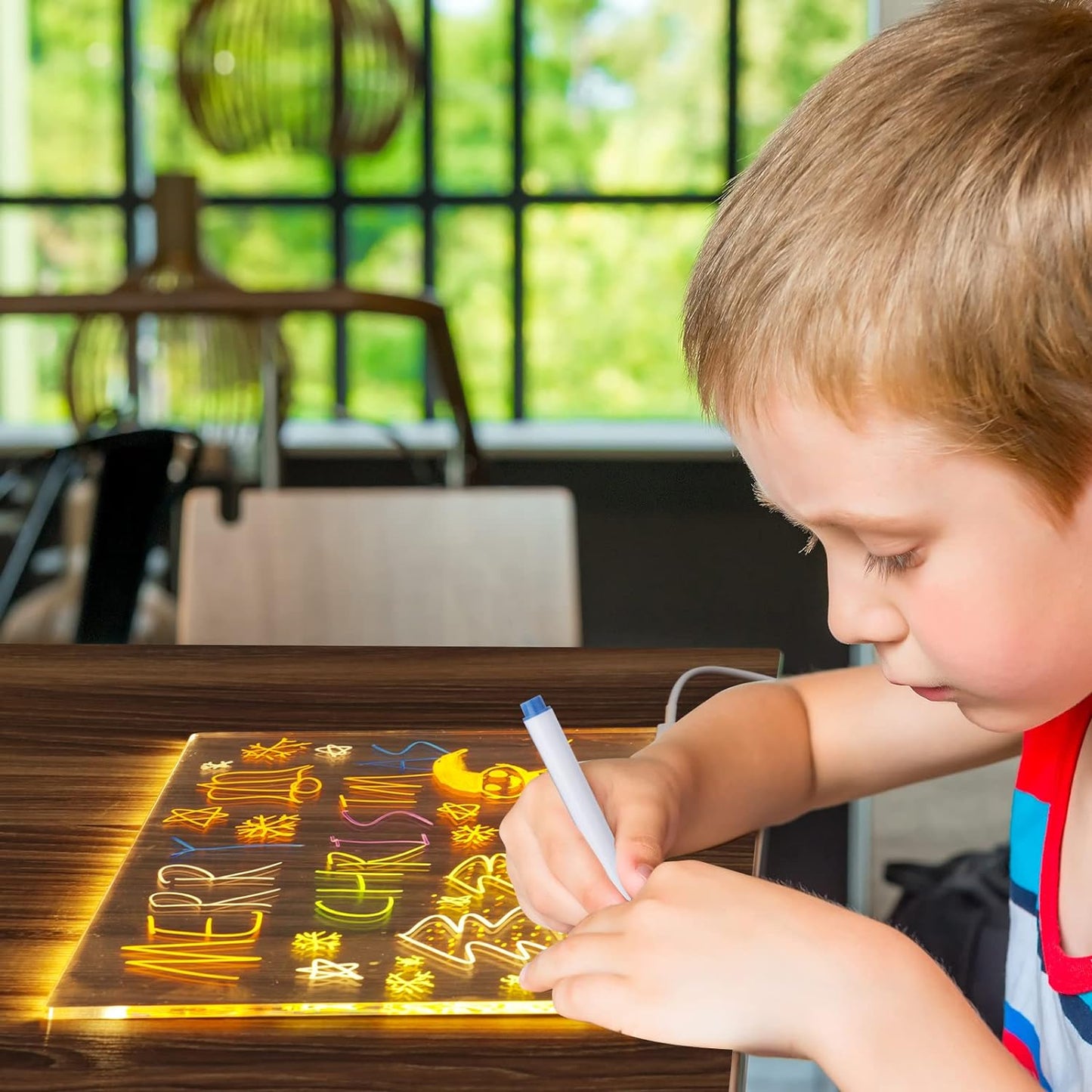 DoodleGlow™ magisk LED-ritplatta – lysande ritplatta för barn (med pennor och mallar)