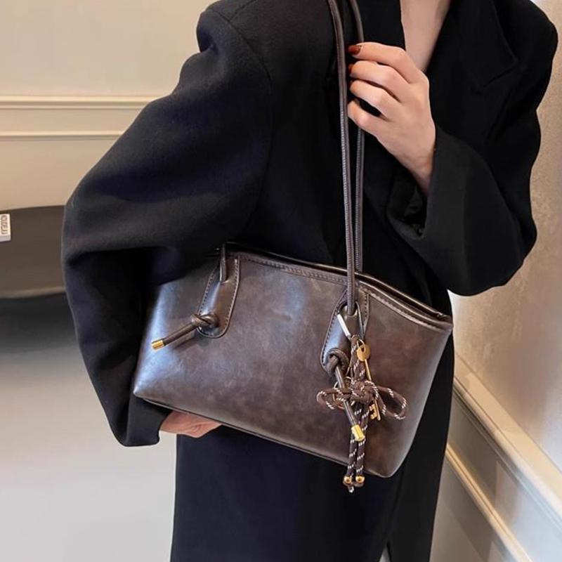 Axelväska i veganskt läder