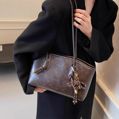 Axelväska i veganskt läder