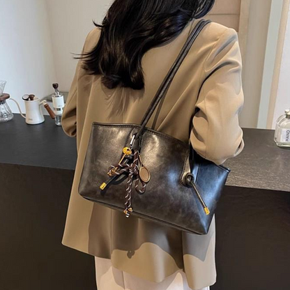 Axelväska i veganskt läder